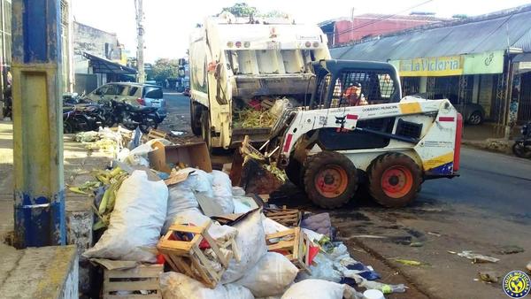 Operativo limpieza en las calles de Luque •