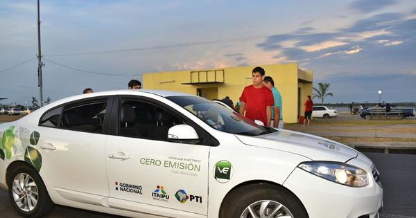 Proponen alianza para promover desarrollo de autos eléctricos en el país