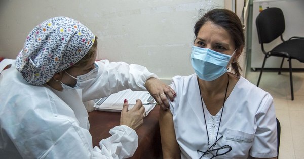 La Nación / El Círculo de Médicos pide que vacunación sea gratis y universal