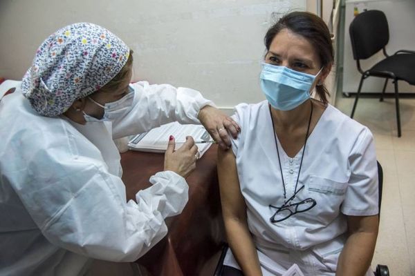 El Círculo de Médicos pide que vacunación sea gratis y universal