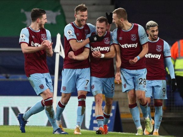 El West Ham, sin Balbuena, frena al Everton