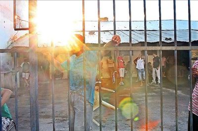 Más de 5.000 presos recuperaron su libertad el año pasado | Noticias Paraguay