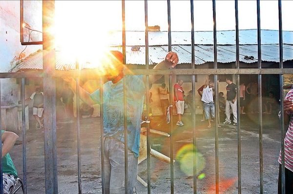 Más de 5.000 presos recuperaron su libertad el año pasado | Noticias Paraguay