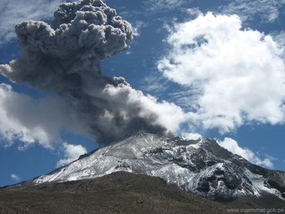 Perú monitorea flujo de lodo en el volcán Ubinas  - Mundo - ABC Color