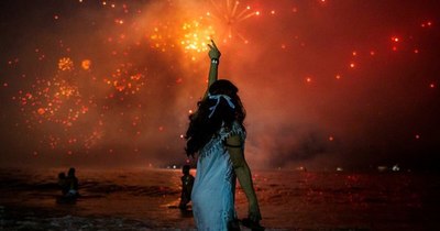 La Nación / Cortan la música y se acaba la megafiesta ilegal en plena pandemia en Francia