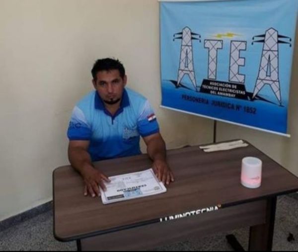 El electiricista Eligio Fioravante es tratado de puerco por colegas traicionados de la ATEA