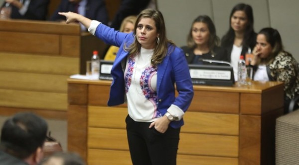 Diputada afirma que Abdo tiene un discurso de malcriado y que Lichi cae bien parado como gato - Megacadena — Últimas Noticias de Paraguay