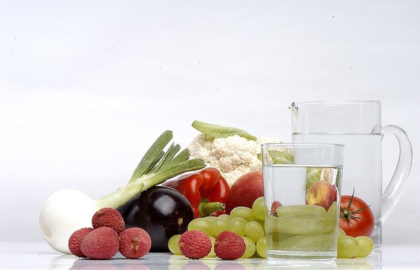 Recomiendan consumir abundante agua, frutas y verduras - El Trueno