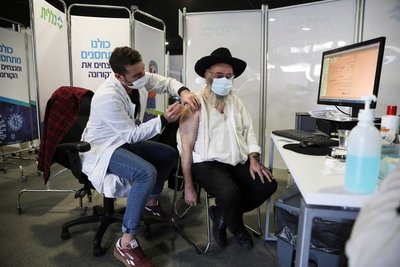 Israel ya vacunó a más de un millón de personas contra el coronavirus y lidera la clasificación mundial por habitante » Ñanduti