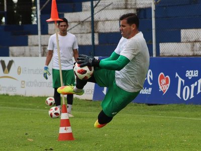 Mauro Cardozo se va de 12 de Octubre