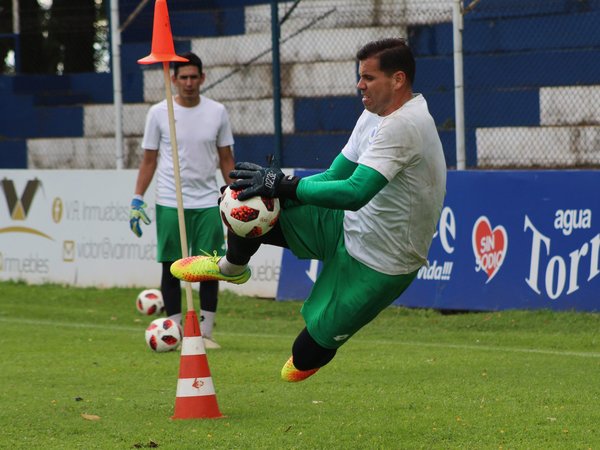 Mauro Cardozo se va de 12 de Octubre