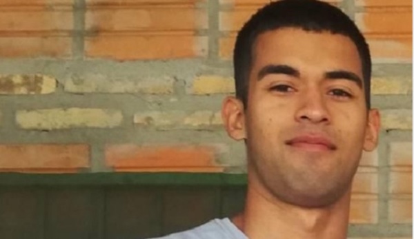 Familia busca a joven desaparecido