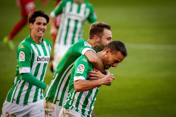 'Tony' se quedó en el banco y Betis empató en el clásico ante Sevilla