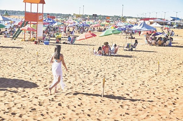 Crónica / A pesar de la prohibición, Encar abrió sus playas