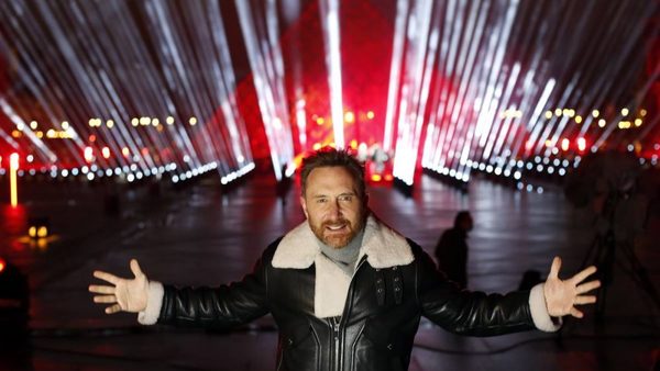 La impresionante bienvenida al año nuevo de la mano de David Guetta