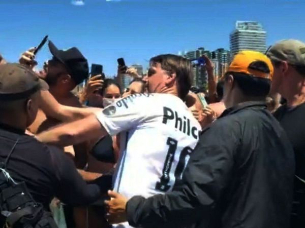 Jair Bolsonaro provoca un tumulto en su primera polémica del año