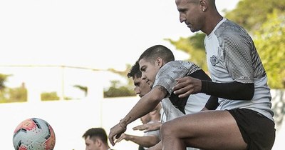 La Nación / Aquino: un histórico que deja grandes huellas en el fútbol