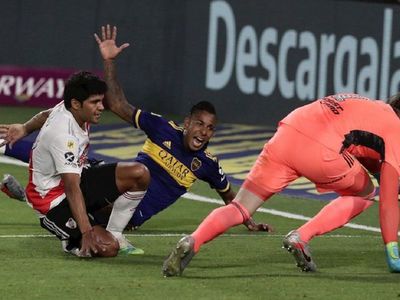 Boca y River sellan un empate en la Bombonera con tinte colombiano