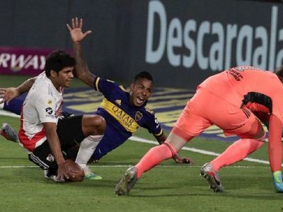 Boca y River sellan un empate en la Bombonera con tinte colombiano