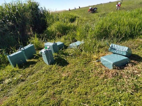 Enfrentamiento entre policías y supuestos narcos en Santaní