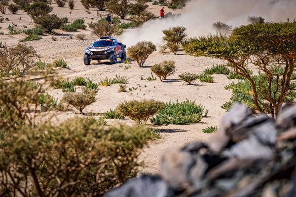 Sainz se queda con la etapa inicial - Automovilismo - ABC Color