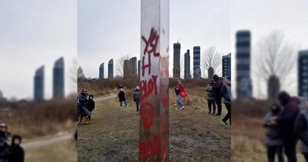 La Nación / Aparece monolito misterioso, esta vez en Canadá
