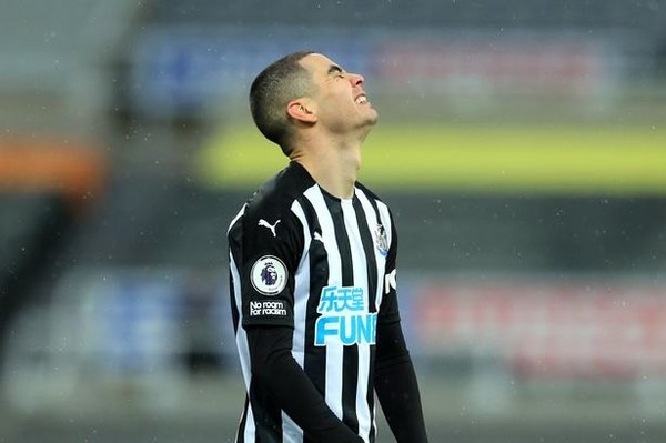 Con Miguel Almirón, Newcastle cae en casa ante Leicester