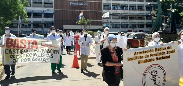 Presidente del IPS busca acallar a médicos despedidos con amenaza de represalias - ADN Digital