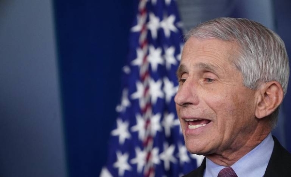 HOY / Fauci admite atraso en vacunación de COVID en EEUU pero dice que se acelerará