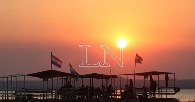 La Nación / ¿Ya no existe COVID en Sanber?: música, tragos y aglomeración marcaron el fin de semana