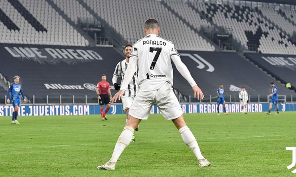 Cristiano Ronaldo supera en goles oficiales al histórico Pelé