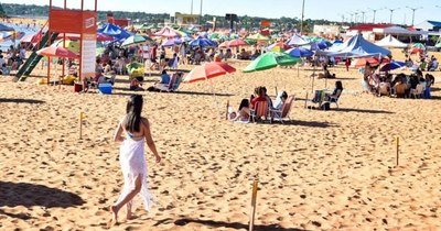 La Nación / Encarnación desafía a Salud Pública y habilita sus playas
