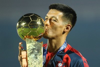 Crónica / “La Libertadores es mi obsesión”, he´i Julio Dos Santos