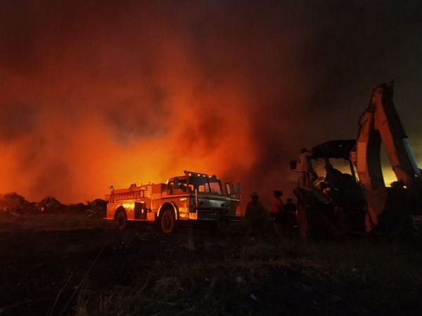 Tras un año se vuelve a incendiar el vertedero de  Minga Guazú