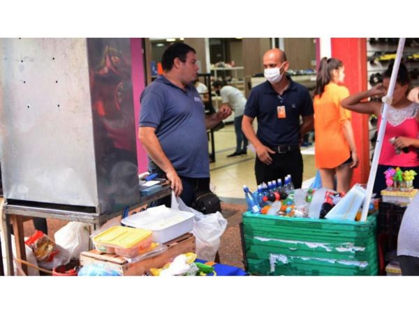 Municipalidad de CDE despejará las veredas ocupadas por mercaderías