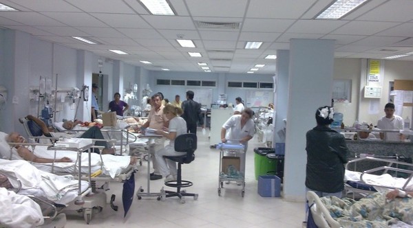 Despido masivo de médicos en IPS abre un frente de conflicto que podría afectar atención a los asegurados