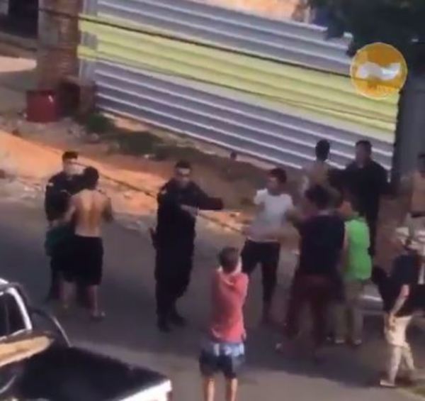 Joven despojó de su arma a un policía durante una intervención » Ñanduti