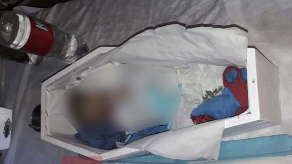 Pensaron que bebé resucitó durante el velorio cuando movió una mano - Noticiero Paraguay