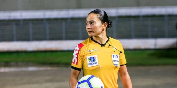 HOY / La brasileña Edina Alves Batista, entre los siete árbitros seleccionados para el Mundial de Clubes