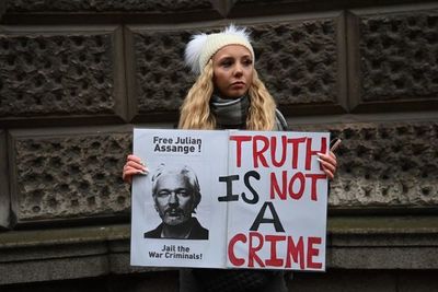 Justicia británica rechaza la extradición de Assange a Estados Unidos - Mundo - ABC Color