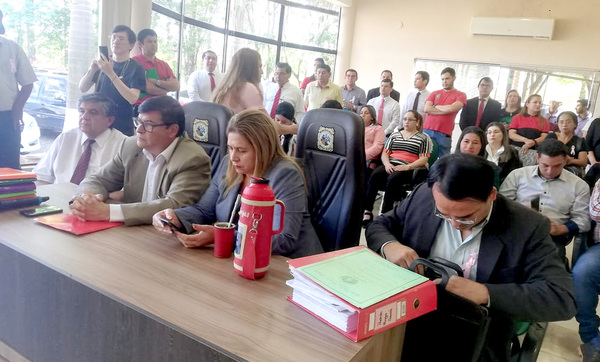 Anuncian que denunciarán ante Fiscalía y Contraloría a Caballero por irregularidades