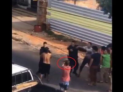 Desarman y apuntan a policía con su propia arma en Asunción