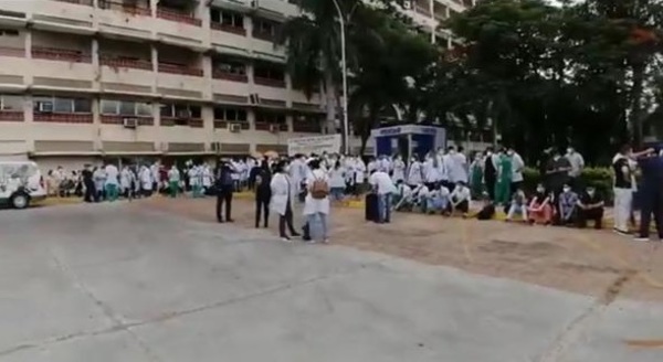 Médicos del IPS exigen respuestas ante falta de renovación de contratos