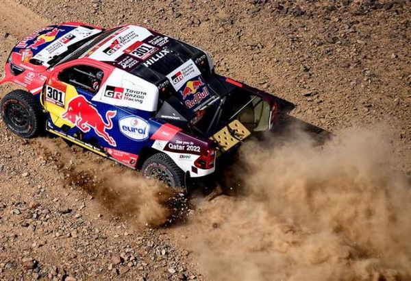 Al Attiyah se lleva la segunda etapa, Sainz cede el liderato en el Dakar