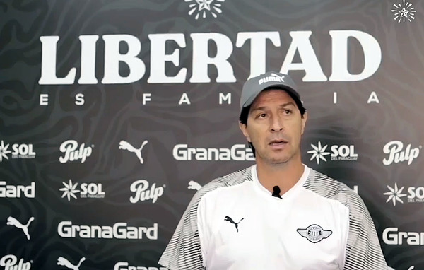 Daniel Garnero fue presentado como DT de Libertad