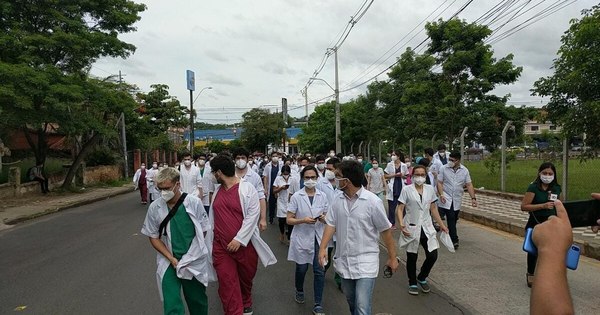 La Nación / Tras anuncio de huelga, IPS renueva contrato a 51 médicos desvinculados