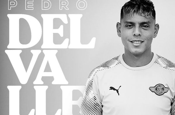 Pedro Delvalle es presentado como nuevo jugador de Libertad