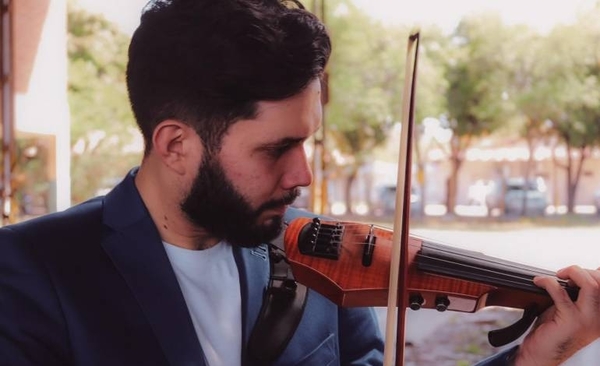 HOY / Fusiona el violín y el cine para expresar emociones en redes