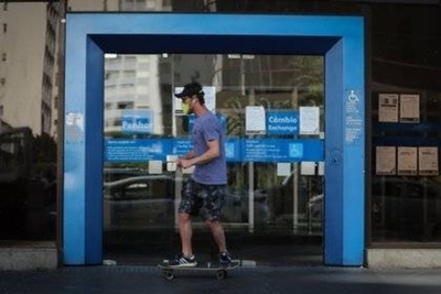HOY / Clínicas privadas de Brasil negocian la compra de vacuna india contra covid