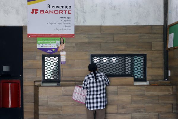 México capta récord de 37.000 millones de dólares en remesas hasta noviembre - MarketData